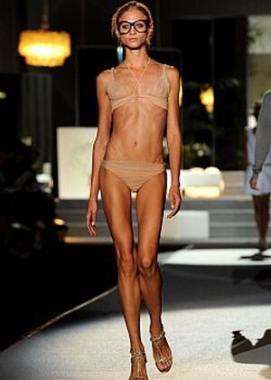 b-sisterhood-model-010713-1425665374.jpg
